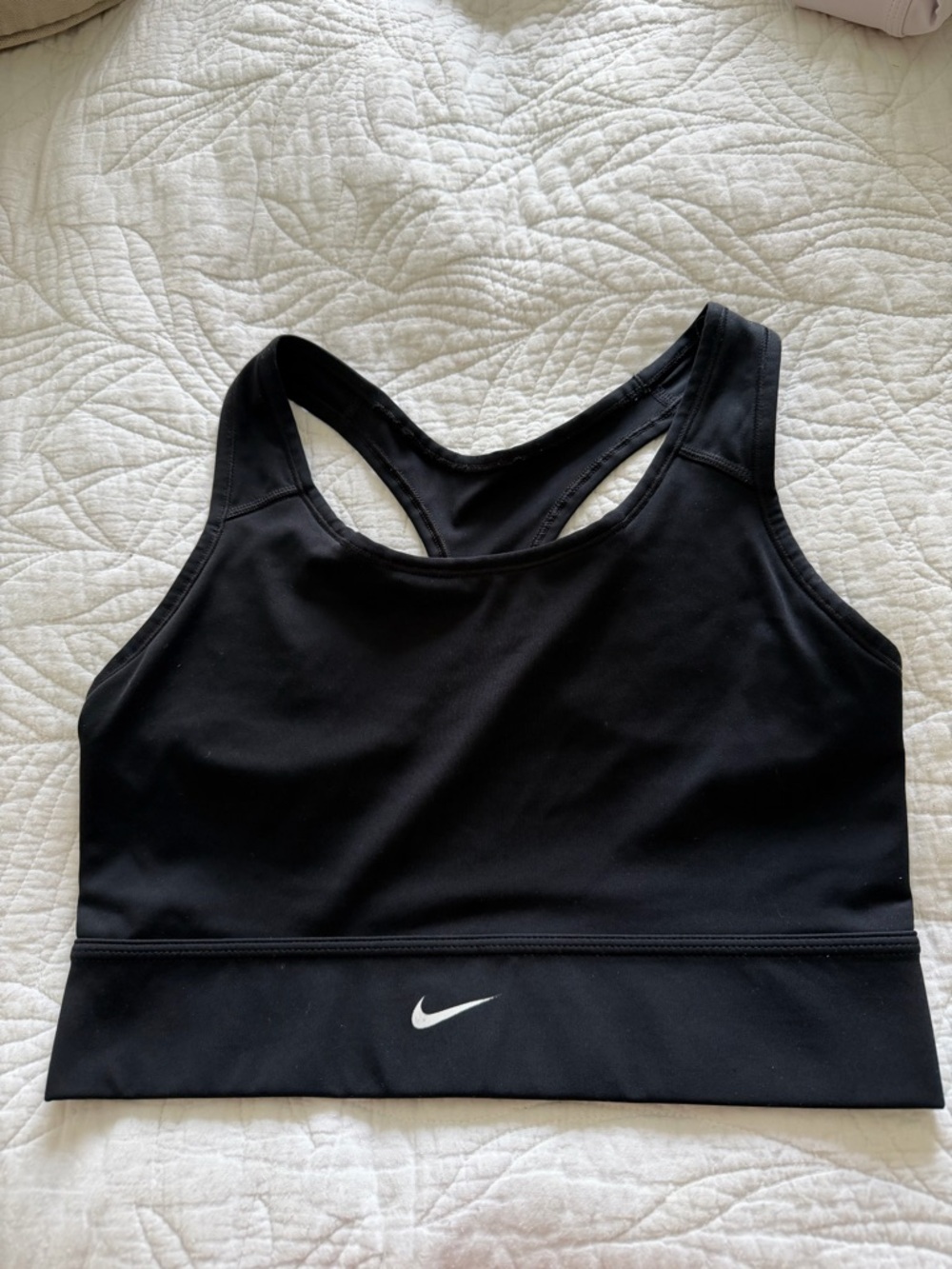 •women’s size large nike black sports bra •selling for $8